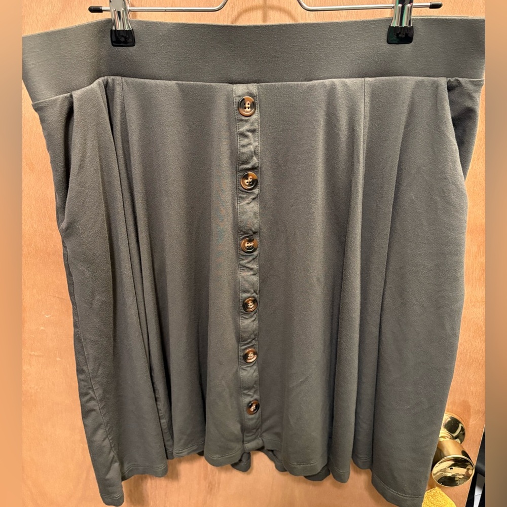 Torrid Dark Green Soft Skirt with Pockets, size 1.